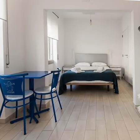 Sailor's House Albergue *
